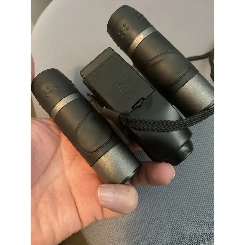 Famous Trails Bino-Camera DCB-822 8x22 Binocular & Digital Camera Untested